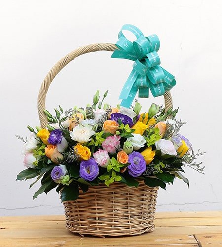 30 White Rose In Basket Argument