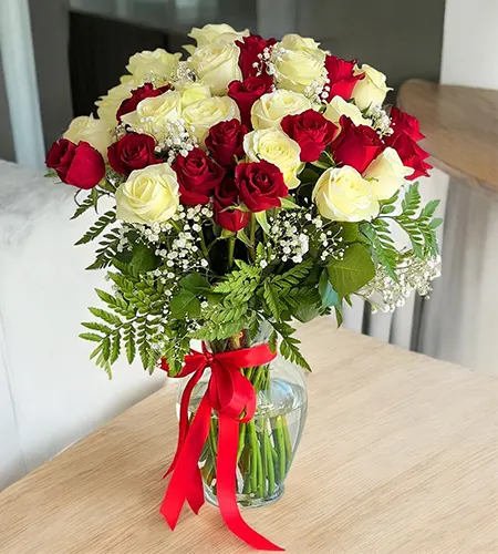 Mix of 30 Red and White Roses – Elegant Bouquet
