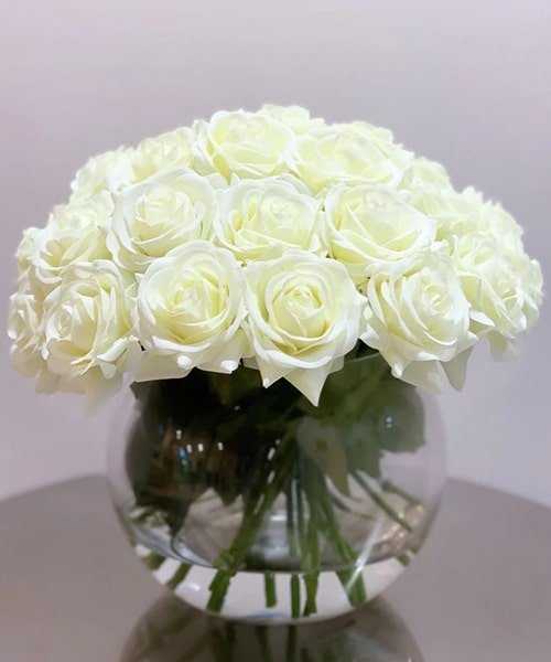 30 Stem White Rose With Glass Vase