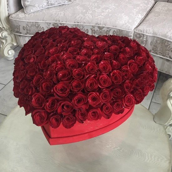 Astonishing 150 Roses In A Heart
