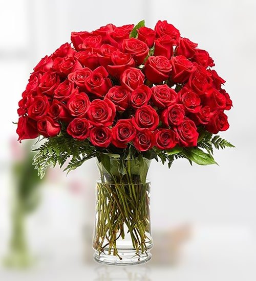 Seductive Red Roses Glass Vase Arrangement