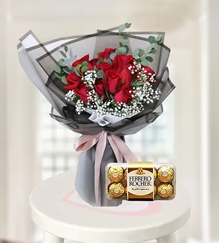 15 Red Roses Valentine Bouquet with 16 Ferrero Rocher in Black Wrapping