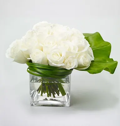 15 White Rose With Gla...