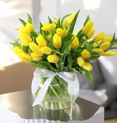 30 Yellow Tulips in El...