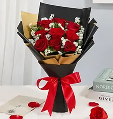 Charming 12 Red Rose B...