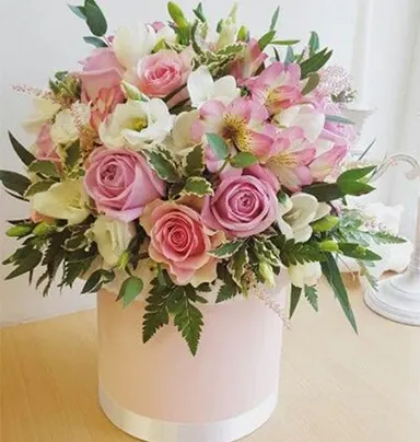 20 Devine White & Pink Ro...