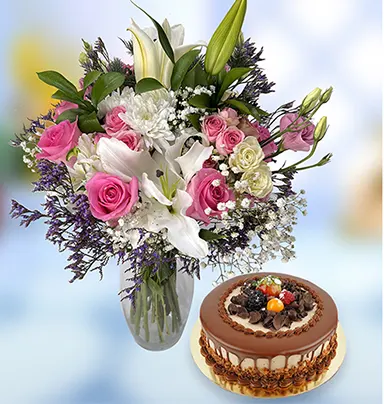 Handsome Glass Vase With Cake Combo