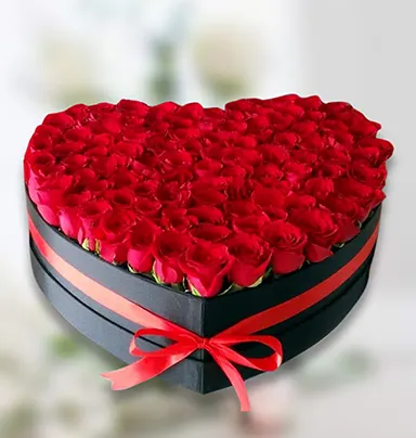 Charming Red Roses Heart ...