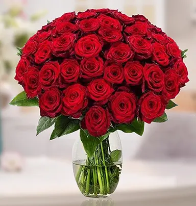 Charming Red Roses Vase A...