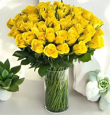 Yellow Rose Glass Vase - 50 Stunning Roses